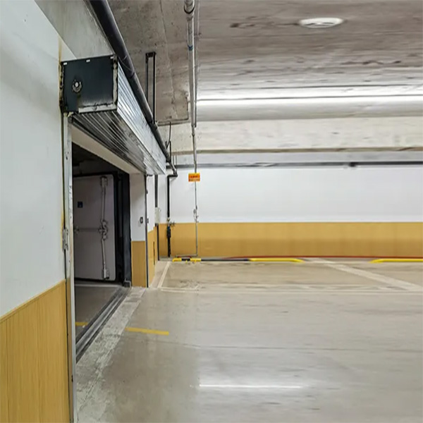 防火卷簾門注意事項(xiàng)(圖1) 車位旁邊防火卷簾門.jpg